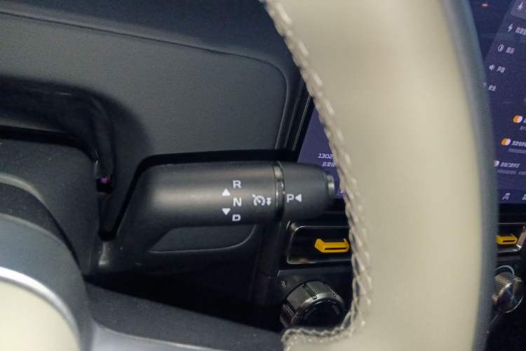 Used  V23 2025 401 Two-Wheel Drive Advanced Edition
