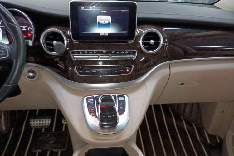 Used Mercedes-Benz V-Class 2018 V 260 Prestige Edition China VI
