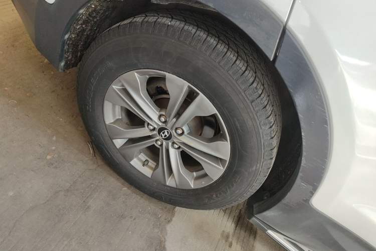 Used Hyundai Santa Fe 2013 2.4L Automatic 4x4 Smart Version
