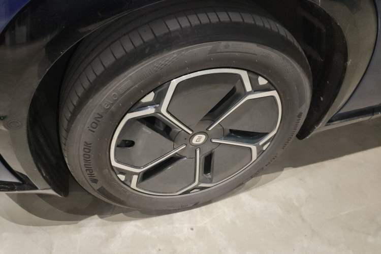 Used  YU7 2025 Ultra-Long Range Rear-Wheel Drive Version
