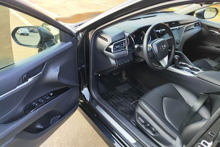 Used Toyota Camry 2019 Dual-Engine 2.5 HG Luxury Edition China VI Standard
