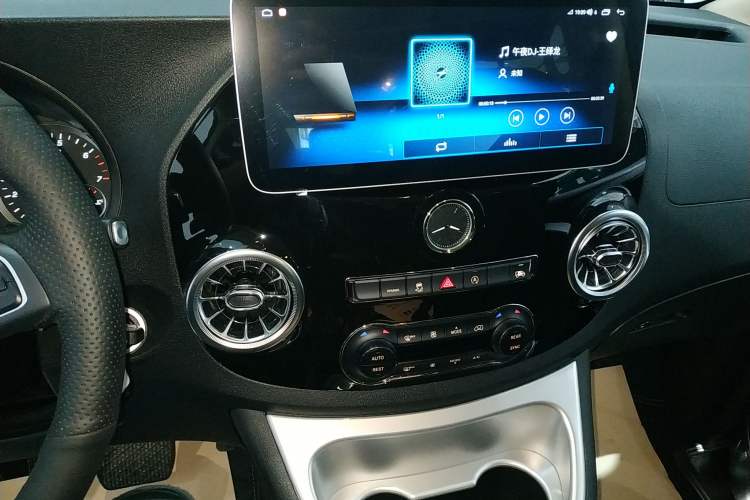 Used Mercedes-Benz Vito 2021 2.0T Elite Version 7 Seats
