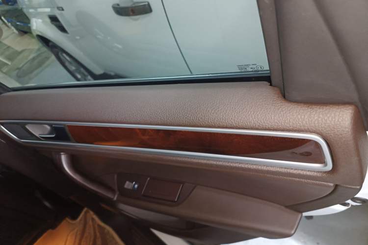 Used Volkswagen Touareg 2011 3.0 TSI Standard Version
