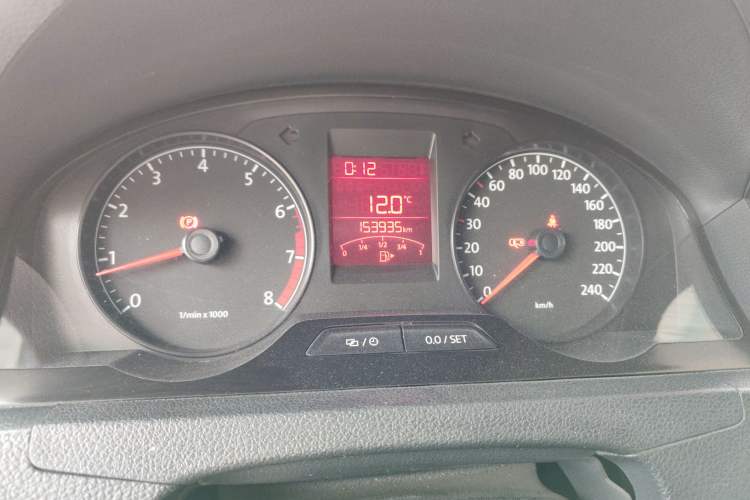 Used Volkswagen Santana 2015 1.6L Manual Fashion Edition
