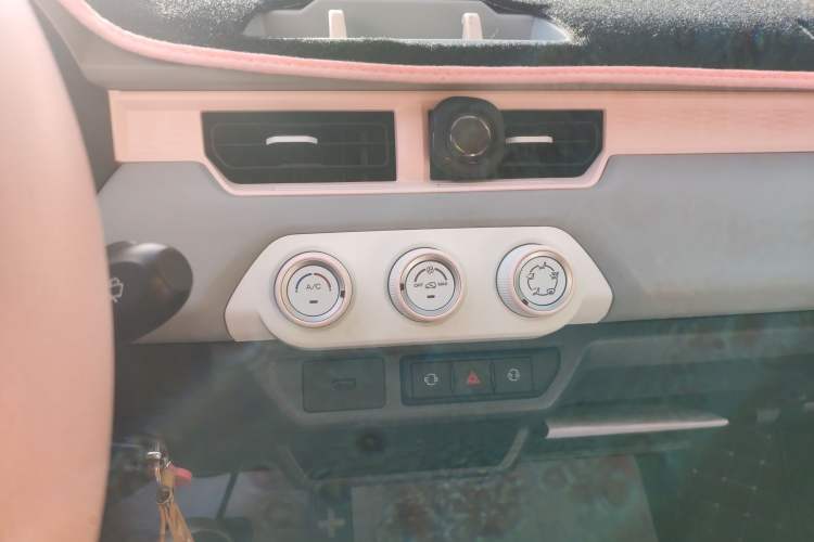 Used Chery QQ Ice Cream 2022 170km Sundae Phosphate Lithium-Ion
