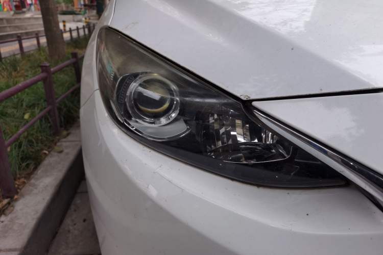 Used Mazda Mazda 3 Axela 2014 Sedan 2.0L Automatic Sport Model
