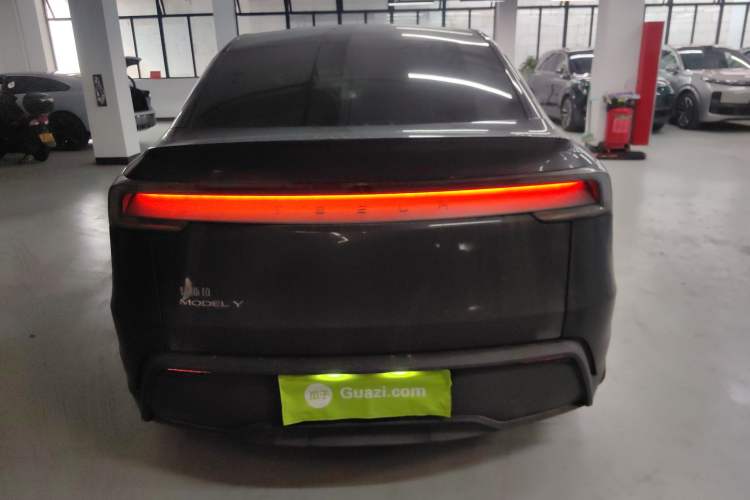 Used Tesla Model Y 2025 Rear-Wheel-Drive Version
