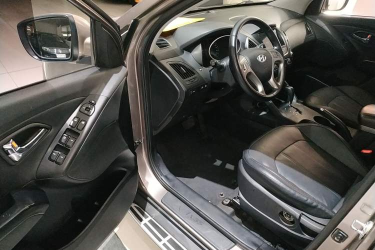 Used Hyundai ix35 2015 2.0L Automatic 2WD Smart Type China IV