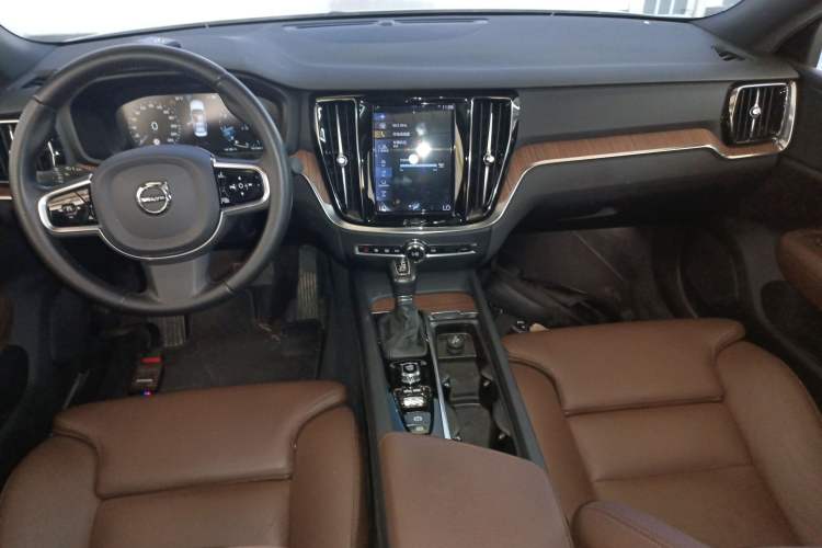 Used Volvo S60 2021 T4 Zhiyuan Luxury Edition
