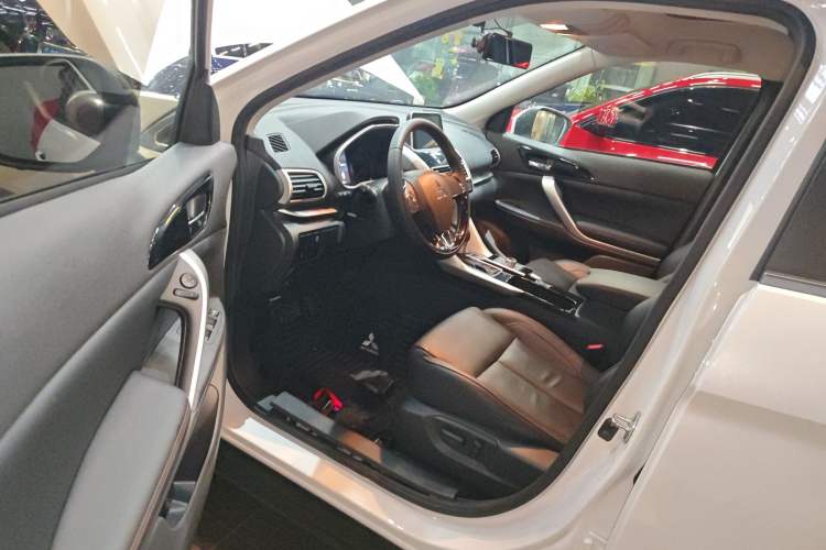 Used Mitsubishi Eclipse Cross 2019 1.5T CVT Two-Wheel Drive Dream Edition China VI Standard
