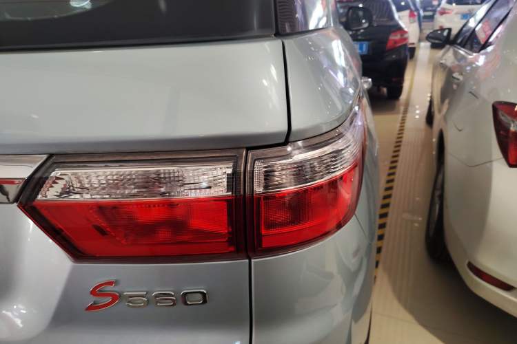 Used Dongfeng Fengon S560 2018 1.8L CVT Urban Model 5 Seats