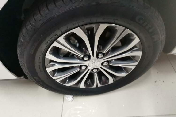 Used Buick GL8 2023 Facelifted Land Cruiser Executive Luxury Version