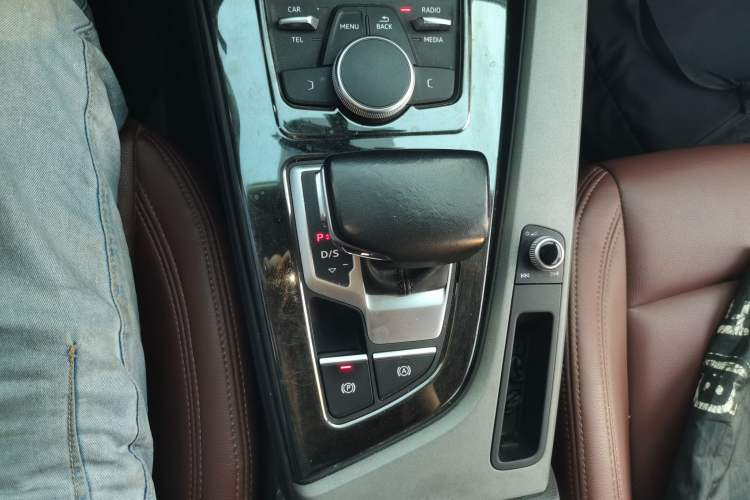 Used Audi A4L 2017 Plus 40 TFSI Ambition Model
