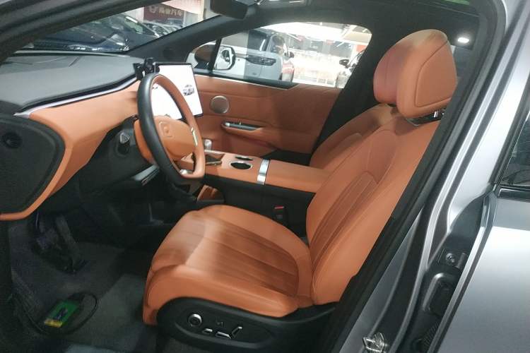 Used  E07 2025 All-Electric 4x4 with 90 kWh Max Intelligent Driving Version