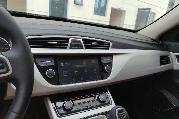 Used Geely Auto Emgrand X7 Sport 2018 2.0L Manual Two-Wheel Drive Zhiya Version
