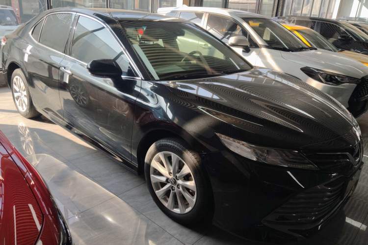 Used Toyota Camry 2021 2.0G Luxury Edition
