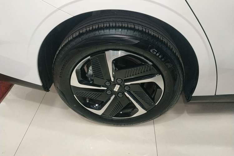 Used  L6 2024 125km PLUS Dragon Edition
