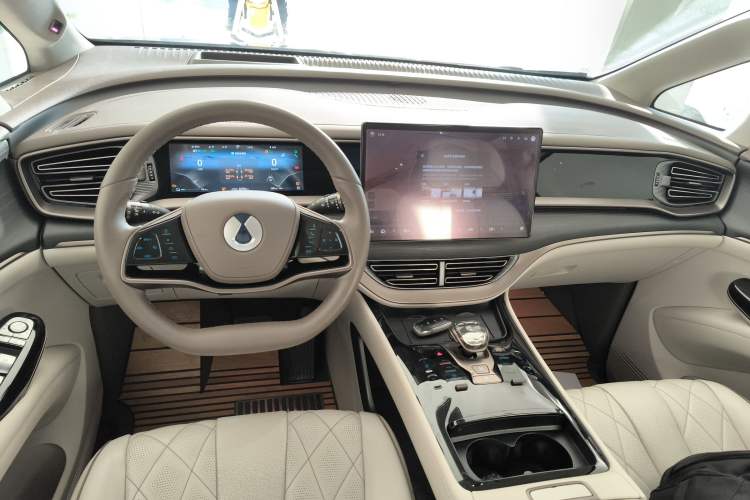 Used Denza D9 2022 DM-i 970 Four-Wheel Drive Flagship Model
