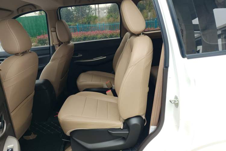 Used Wuling Hongguang 2019 1.5L S Comfort Edition China VI LAR
