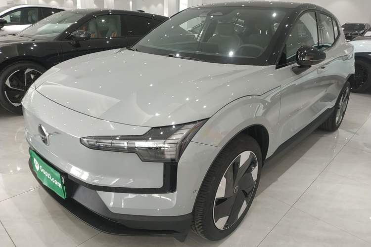 Used Volvo EX30 2025 Rear-Drive Long-Range Version Ultra