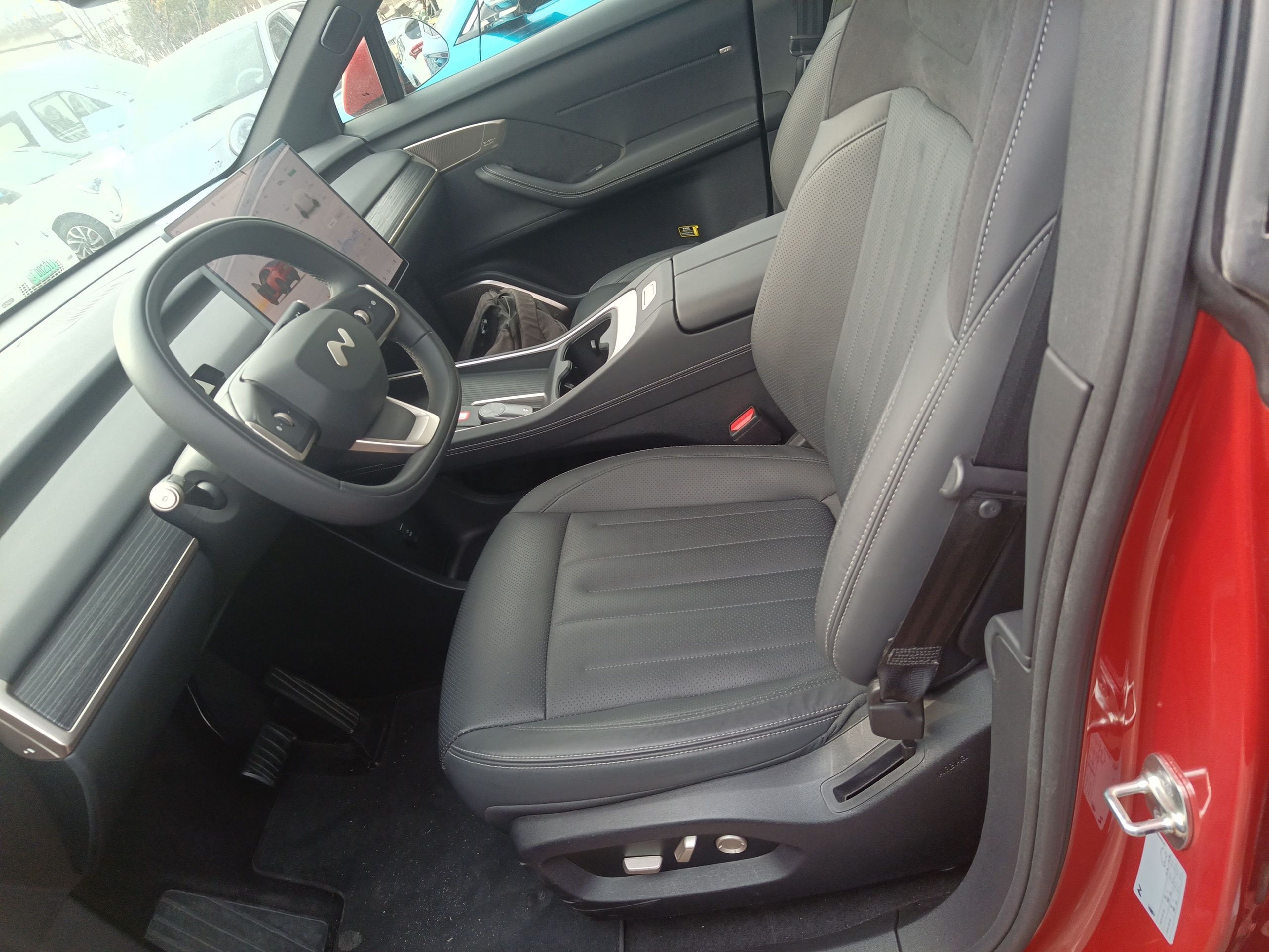 Переднее сиденье в автомобиле