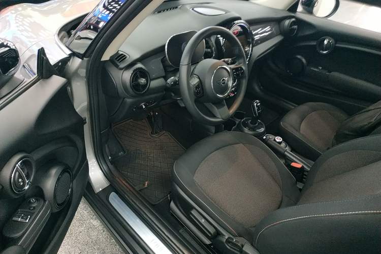 Used  MINI 2023 1.5T ONE
