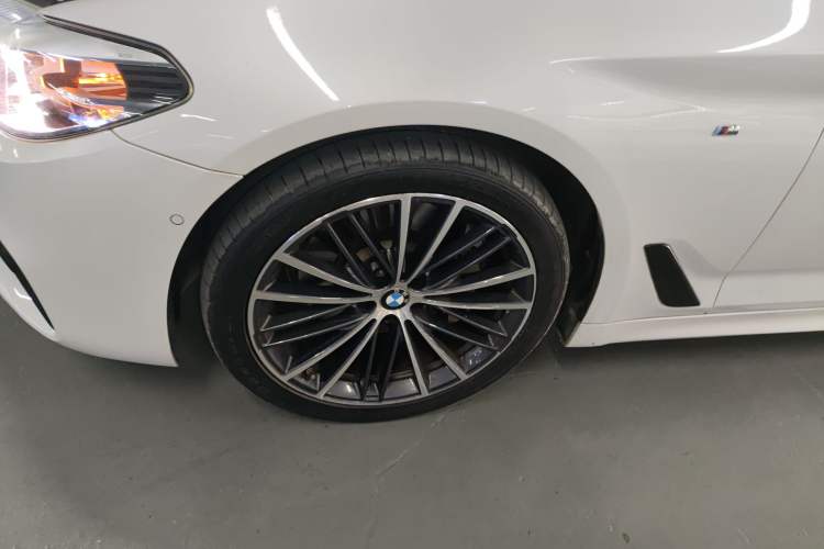 Used BMW 5 Series 2019 Facelifted 530Li Leading Edition M Sport Package