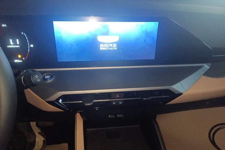 Used Geely Auto Haoyue PRO 2024 1.5T DCT Crosswise Edition