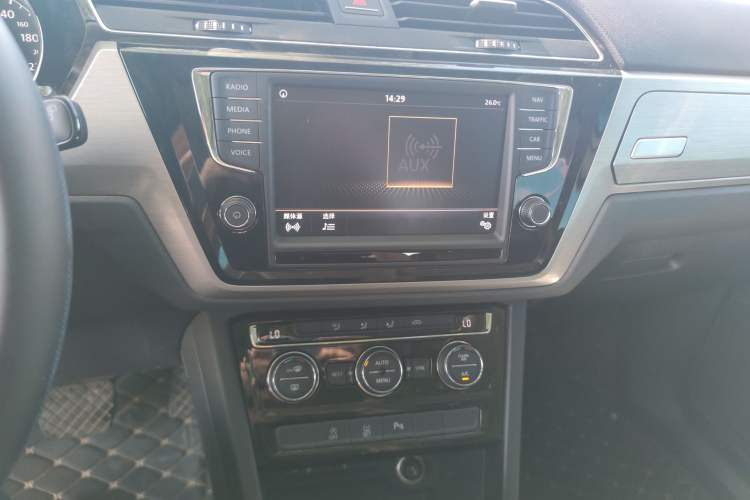 Used Volkswagen Touran 2018 Volkswagen Touran L 280TSI DSG Boundary Edition 7 Seats China VI Standard
