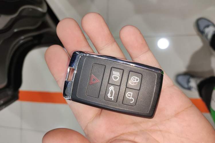 Used Land Rover Range Rover Velar 2021 P250 model
