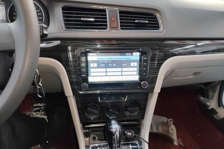 Used Volkswagen Gran Lavida 2013 1.6L Automatic Comfort Model
