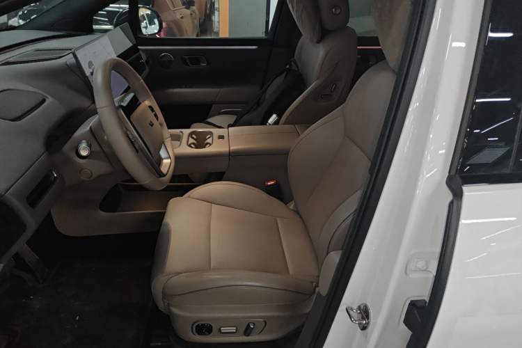 Used Li Auto Li Auto i6 2025 Model Two-Wheel-Drive Standard Type
