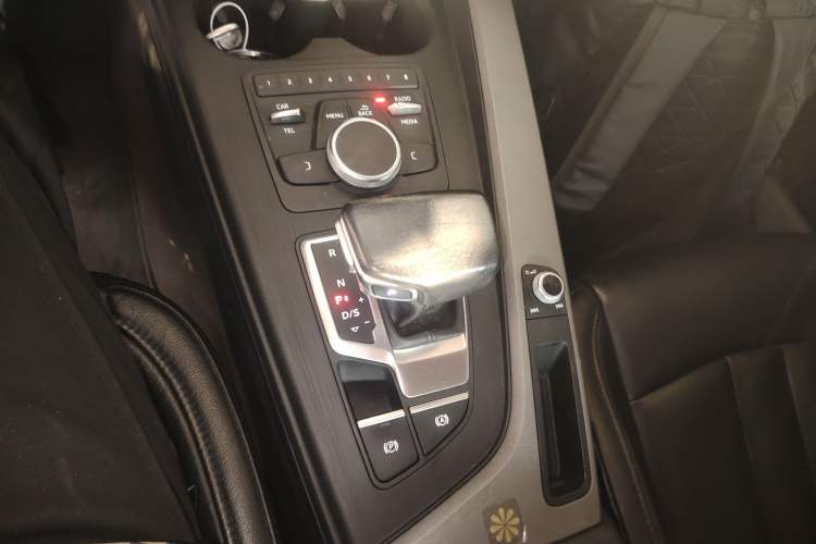 Used Audi A4L 2017 40 TFSI Ambition Edition
