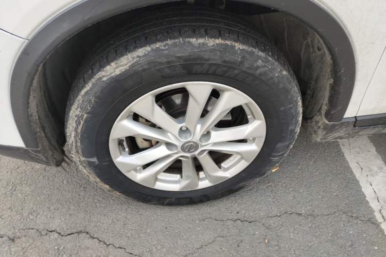 Used Nissan X-Trail 2014 2.5L CVT Leading Edition 4WD
