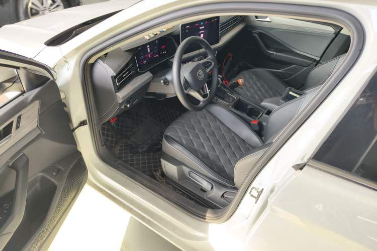 Used Volkswagen Sagitar 2023 200TSI DSG Excellence Edition
