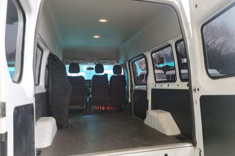 Used JMC Fushun 2023 2.0T Manual Short-Wheelbase Mid-Height Commercial Multi-Purpose 5-Seater Passenger Vehicle