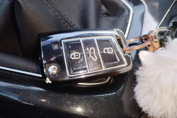 Used Volkswagen Tharu 
