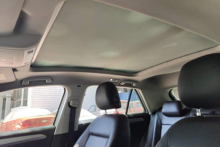 Used Volkswagen T-ROC 2018 230TSI DSG Two-Wheel Drive Advanced Version China V Standard
