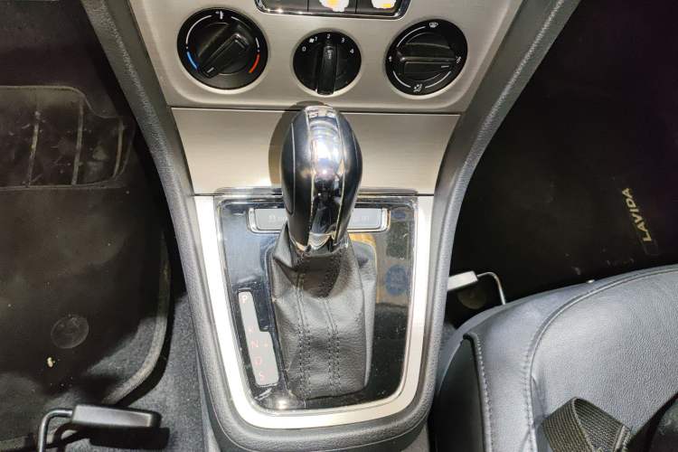 Used Volkswagen Lavida 2013 Revised Version 1.4 TSI DSG Comfort Edition
