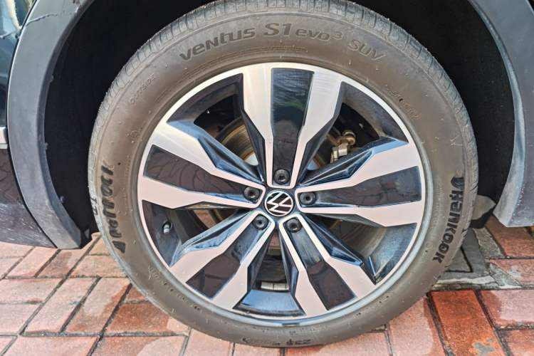 Used Volkswagen Tiguan L 2024 330TSI Automatic Two-Wheel Drive R-Line Enhanced Edition