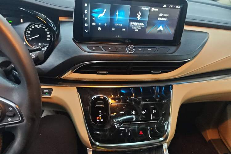 Used Buick GL8 2023 Facelifted Land Cruiser Executive Luxury Version