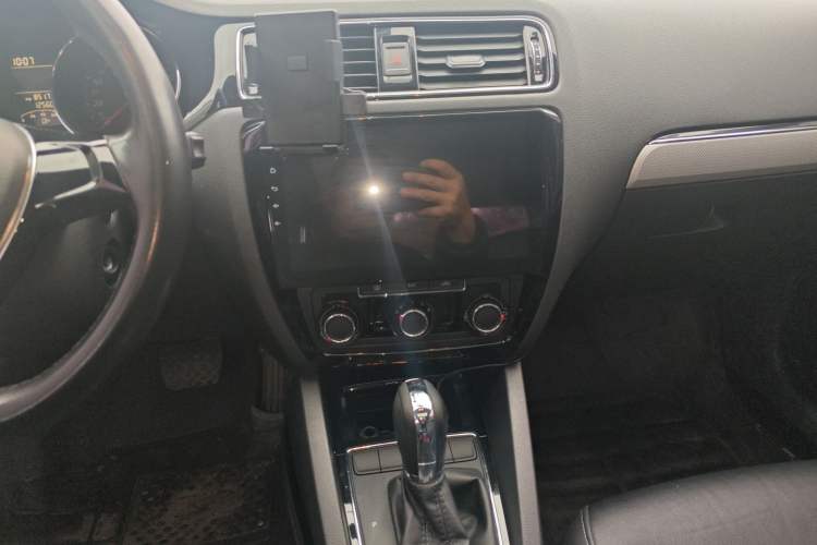 Used Volkswagen Sagitar 2015 1.6L Automatic Comfort Model
