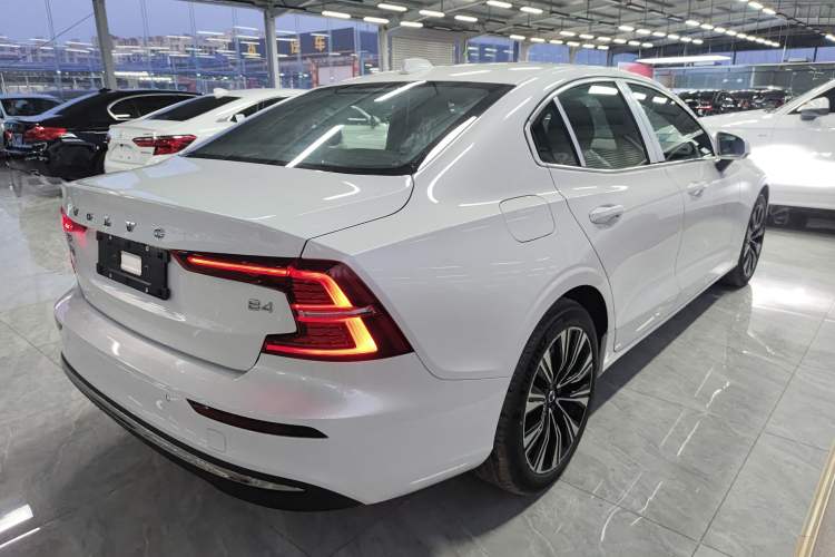 Used Volvo S60 2025 B4 Zhiyuan Luxury Edition