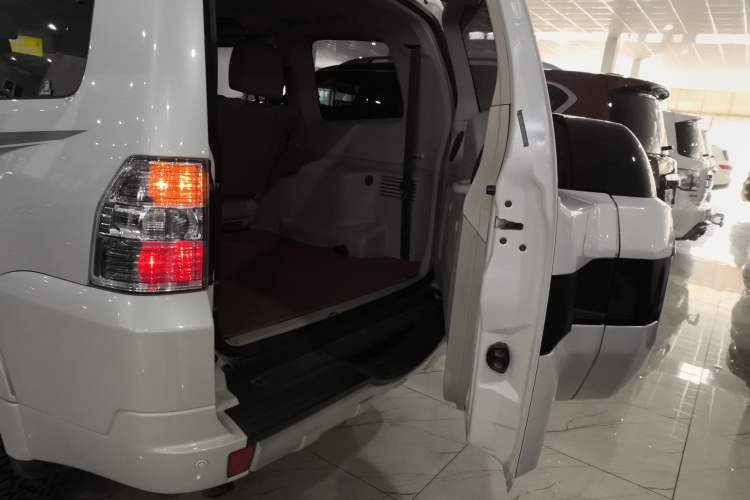 Used Mitsubishi Pajero 2019 V97 3.8L 5-Door GLS Middle East Edition