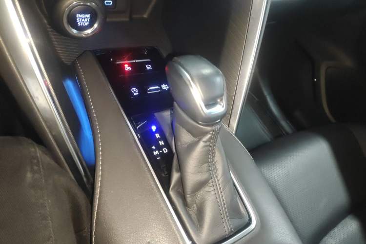 Used Toyota Harrier 2022 2.0L CVT Two-Wheel Drive Deluxe Edition
