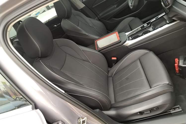 Used Volkswagen Passat 2025 Pro 380TSI Dragon Supreme Edition
