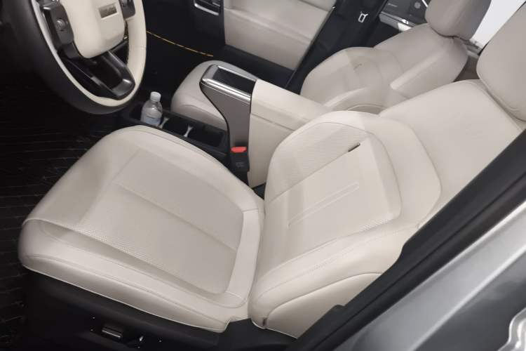 Used  V23 2025 401 Two-Wheel Drive Intelligent Driving Version
