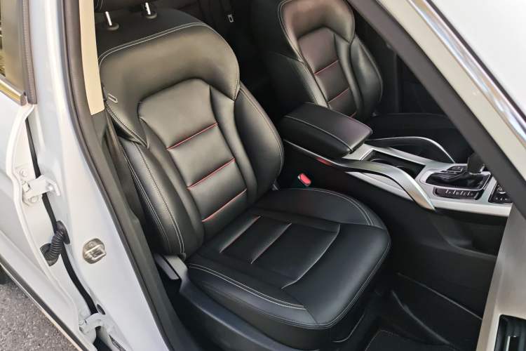 Used Geely Auto Emgrand X7 Sport 2018 1.8TD Automatic Two-Wheel Drive Smart Connect 4G Internet Edition
