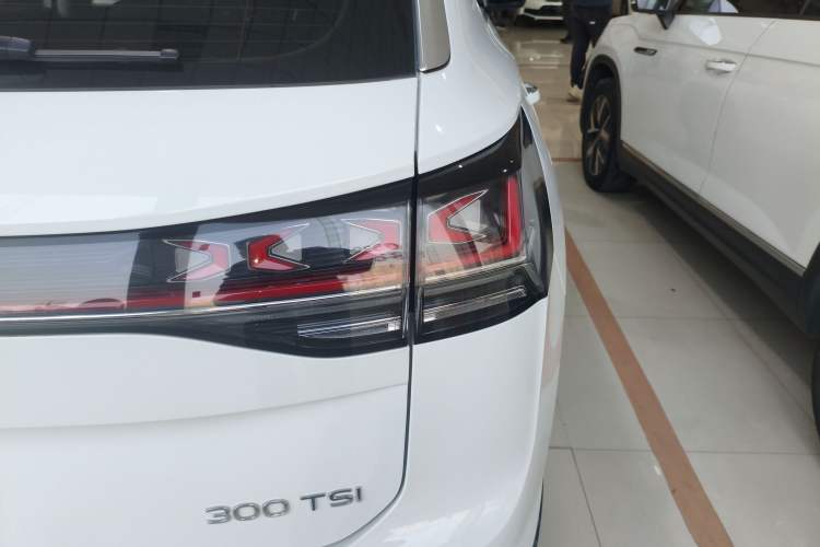 Used Volkswagen Tayron 2023 300TSI Two-Wheel-Drive Luxury Plus Advanced Edition
