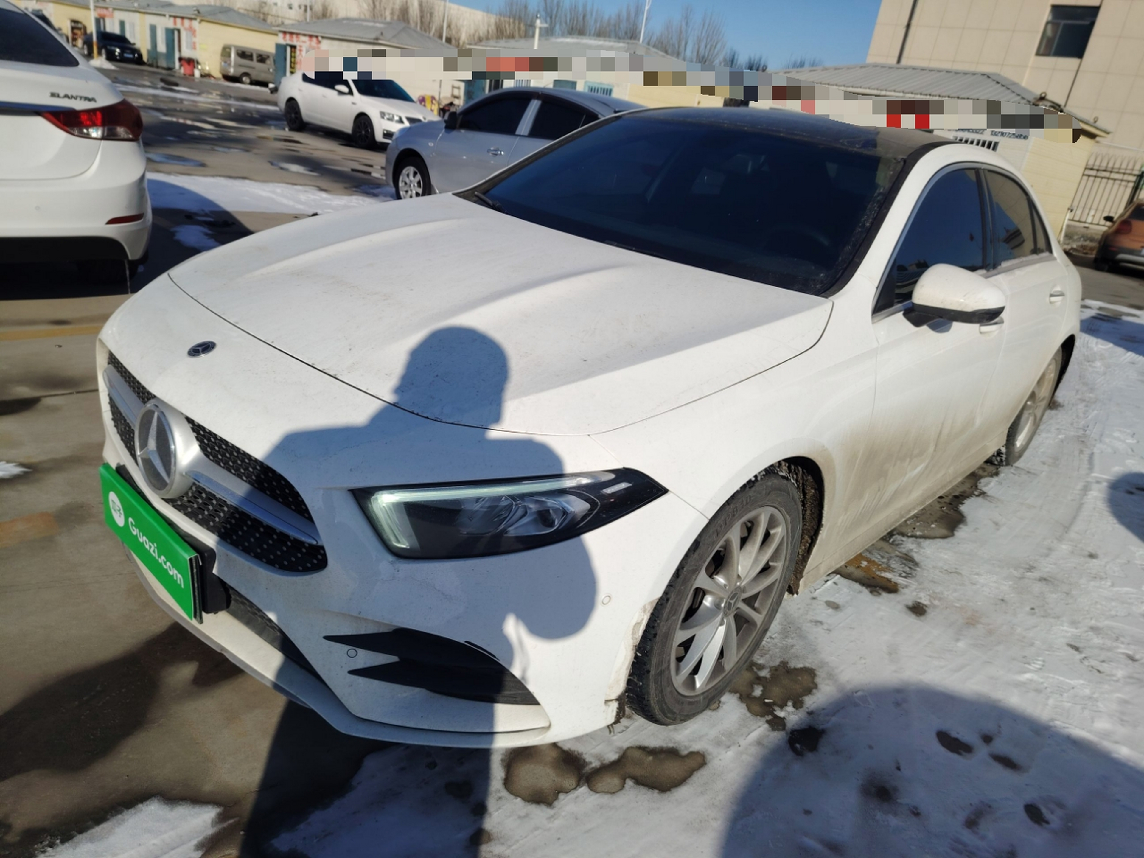 تحت مقدمة السيارة